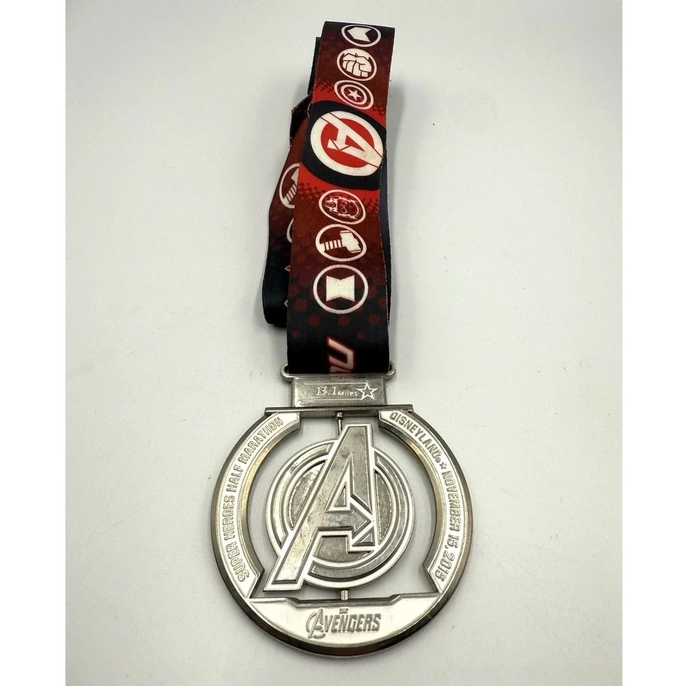 Disney runDisney 2015 Marvel Avengers Half Marathon Spinner Medal